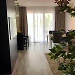 Glamour With Big, Private Terrace شقة